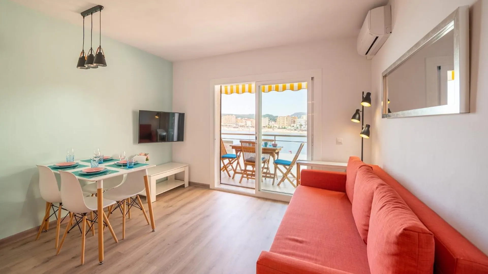 Spacious Holiday Home In Costa Brava L'Escala Apartment