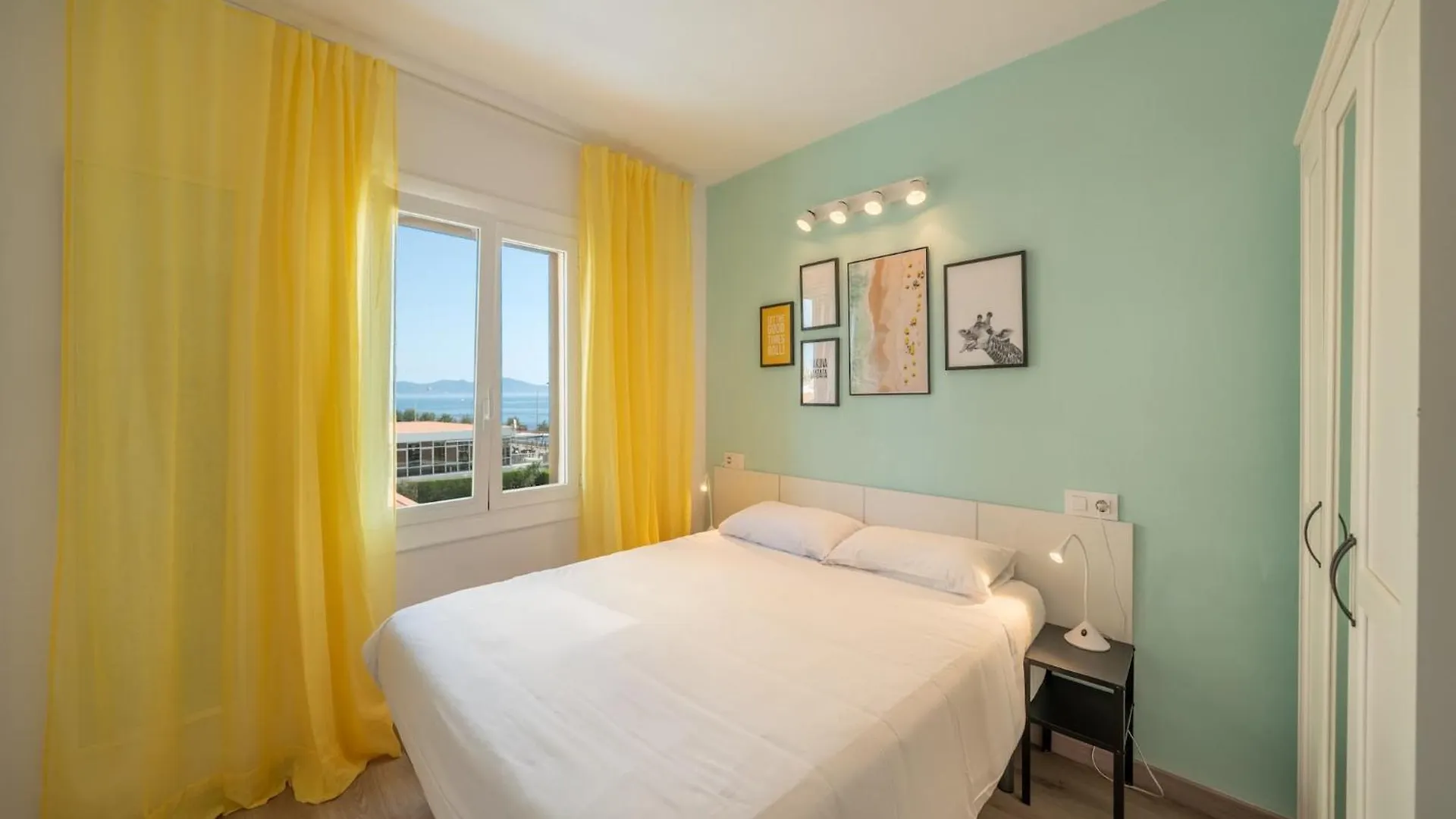Apartment Spacious Holiday Home In Costa Brava L'Escala Spain