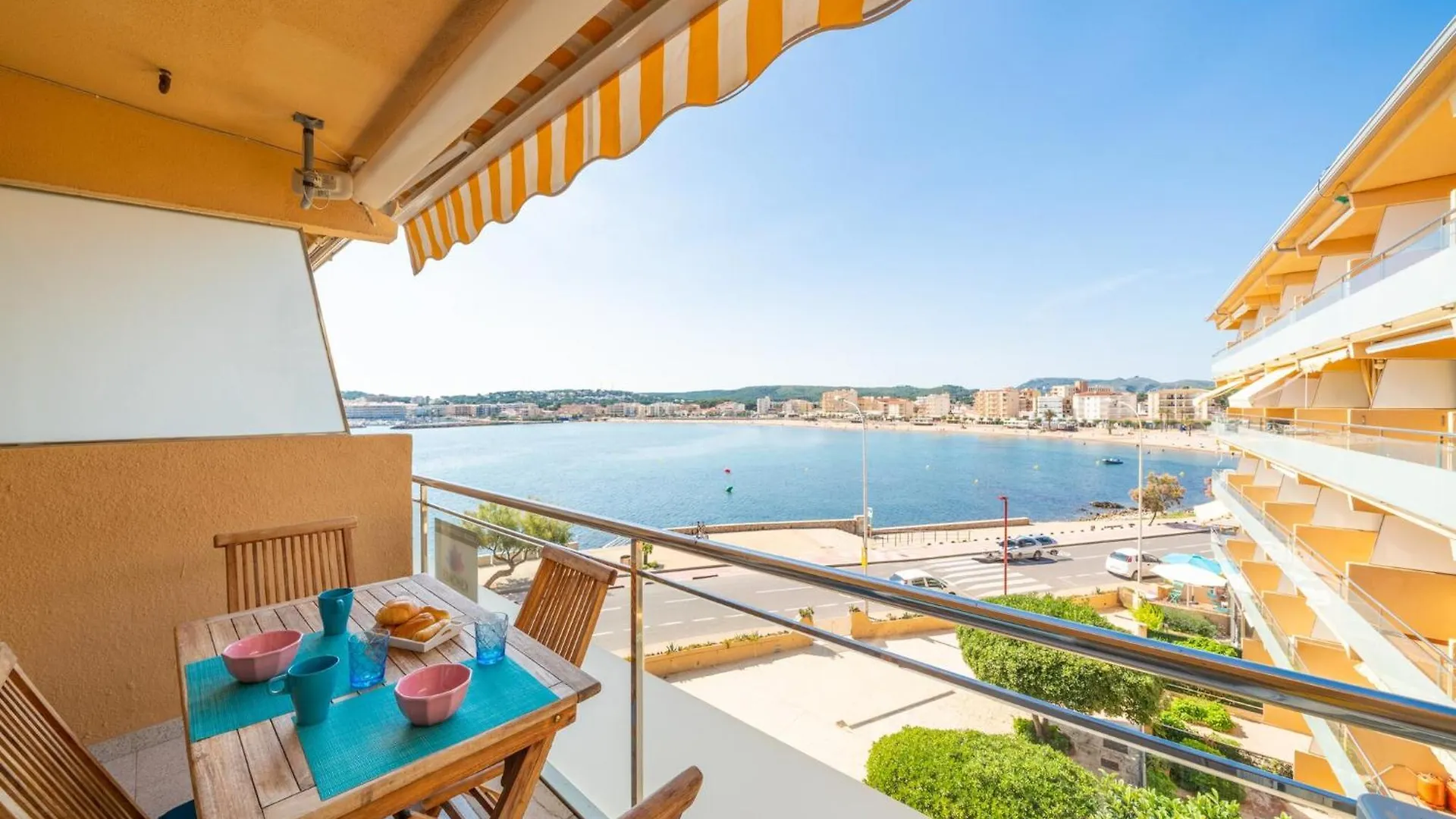 Apartment Spacious Holiday Home In Costa Brava L'Escala
